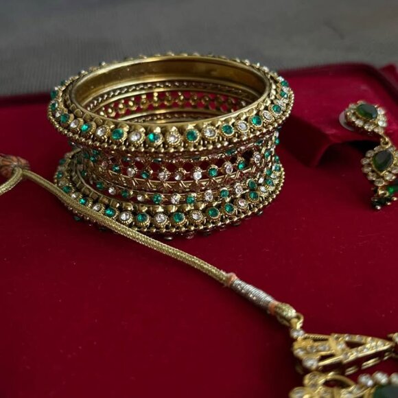 Indian Bridal Jewelry Set – Costume Jewelry - Picture 3 of 7